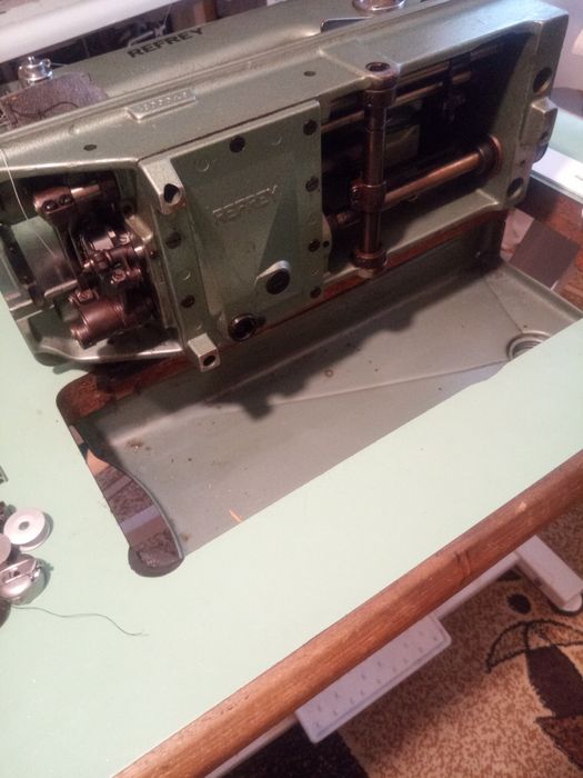 Máquina de costura triplo arrasto REFREY