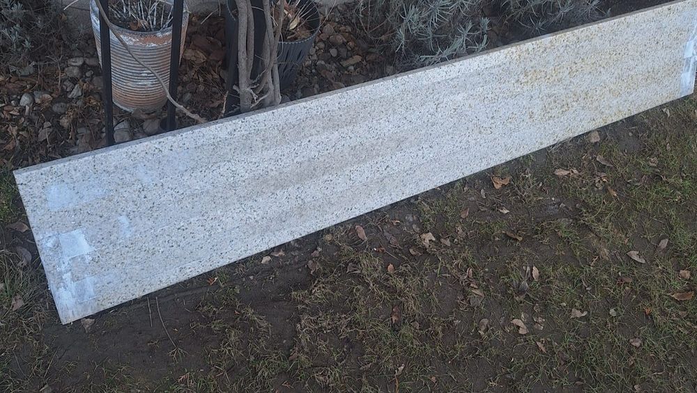 Próg antyposlizgowy granitowy. Parapet