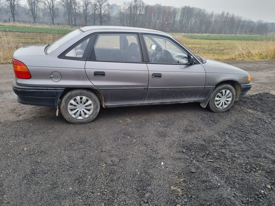 Opel Astra 1,4 benzyna  1993r