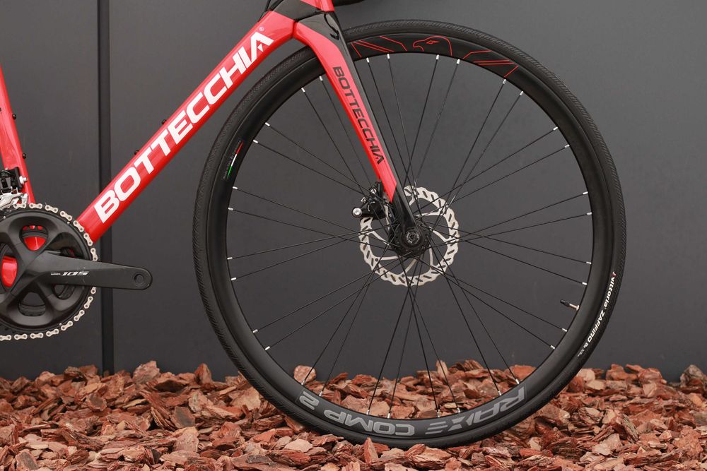 Bottecchia 8avio карбоновий шосейний велосипед Shimano 105