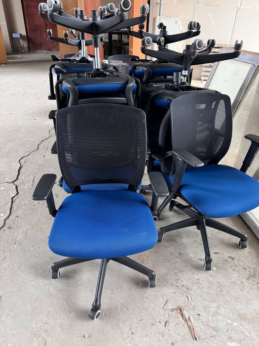 компʼютерні крісла на коліщатках офісні керівника