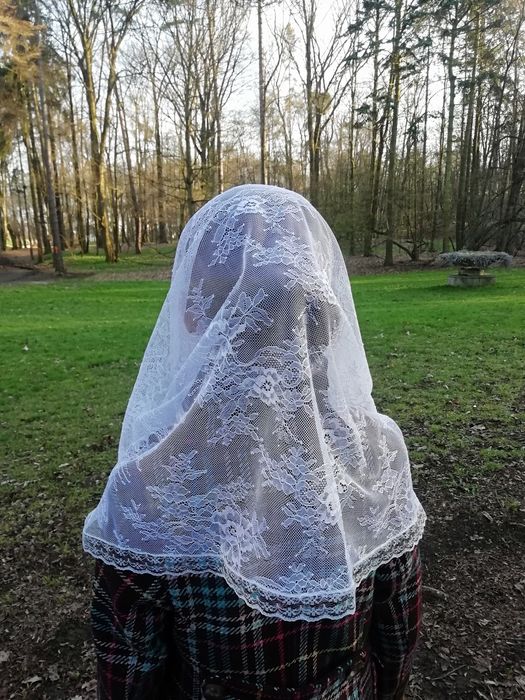 Mantylka czarna lub biała, chusta koronkowa, trydencka