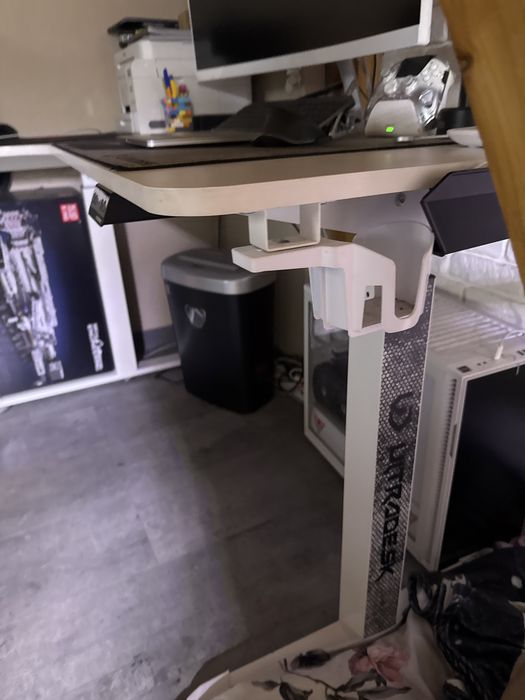 Biurko Ultradesk elektrycznie poziomowane podswietlane