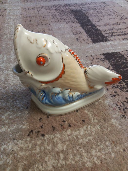 Статуэтка фарфоровая ,, рыбка ,,  салфетница  з - д Коростень