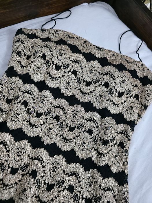 Elegancka wieczorowa sukienka maxi złota długa suknia koronkowa balowa