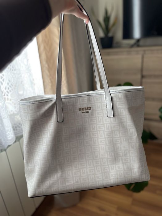 Torebka Guess Vikky Schopper