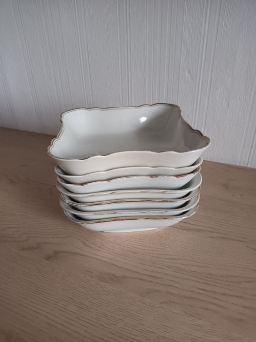 Naczynia kuchenne różne. Miski, kubki , kubki termiczne,  itp.