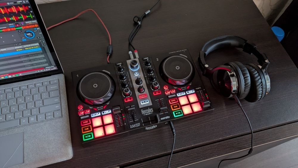 Hercules DJ Control Inpulse 200 MK2 + OneOdio Studio 10 (DJ Kit)