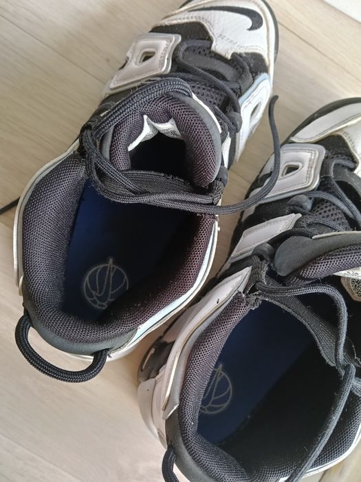 Nike uptempo black and white