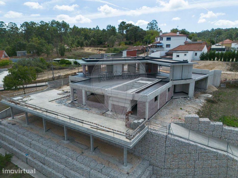 Moradia T4 para venda