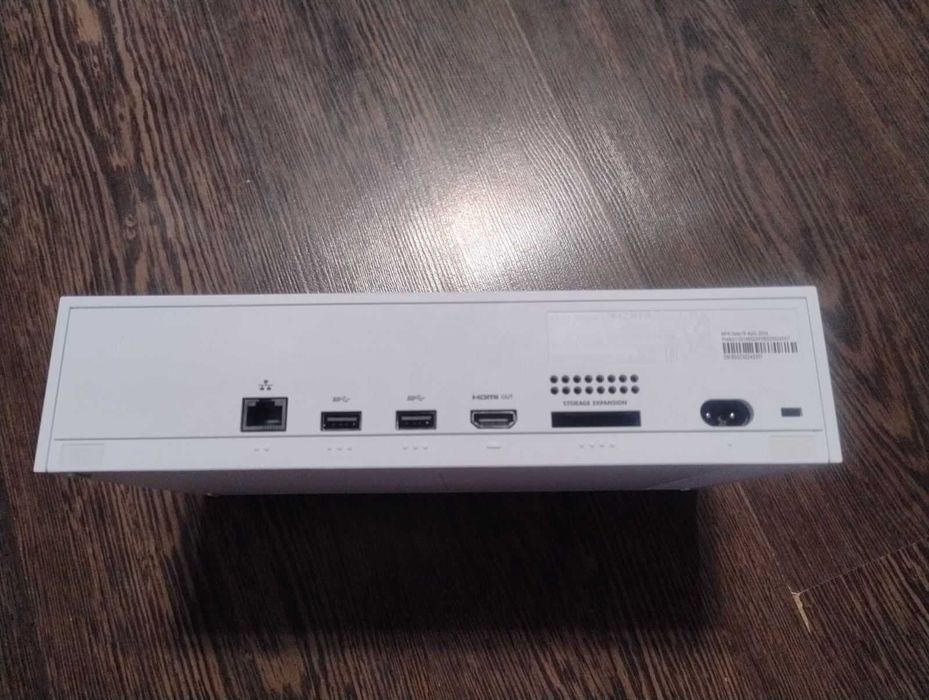 Xbox series s з двума геймпадами