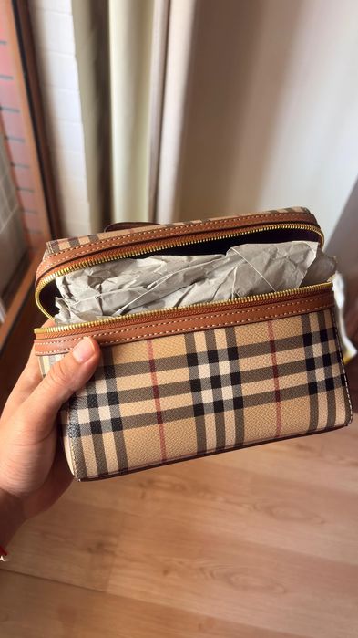 Burberry Check Mini Vanity Bag Beige com Nota Fiscal