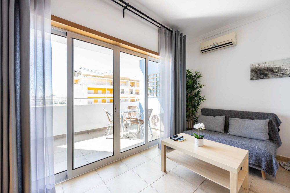 Estúdio T0 férias Portimão - Ar Condicionado, Piscina, Roupas, WIFI, TV Cabo, junto ao Continente