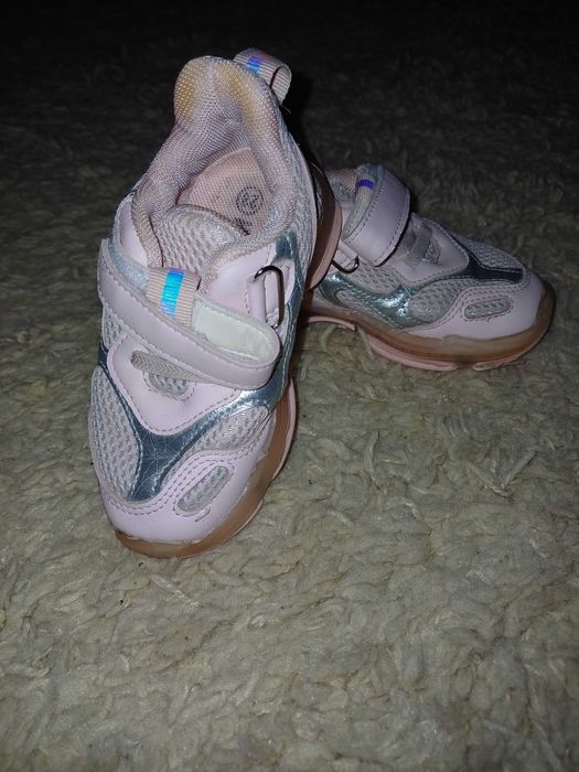 Продам кросовки детские 23 размер