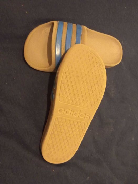 Chinelos ADIDAS tam.33 (usados)