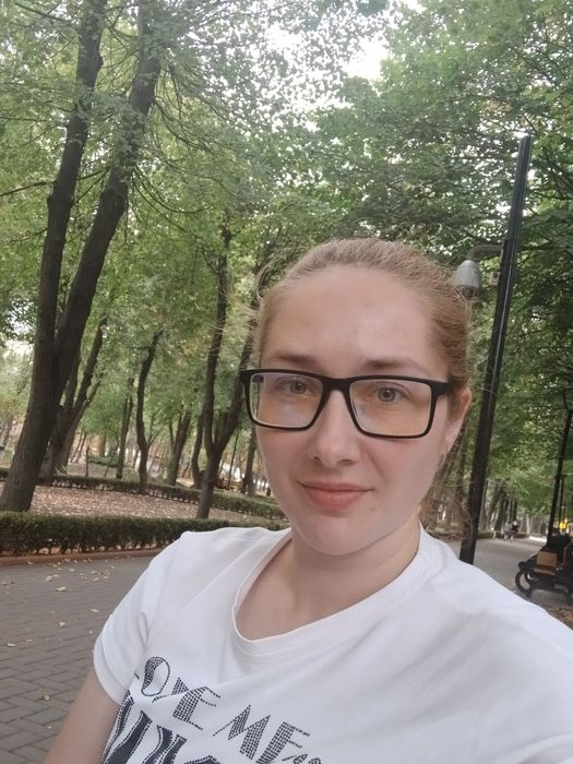 Допомагаю виконувати домашнє завдання з англійської мови.