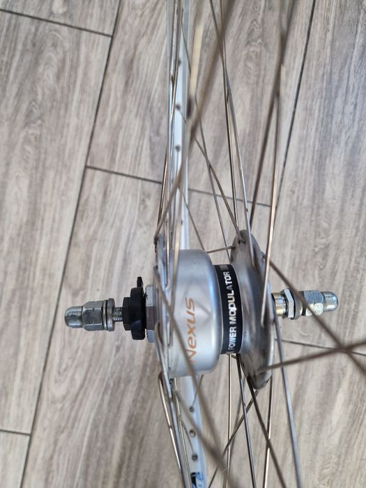 Koło do roweru przednie 28 cali z prądnicą