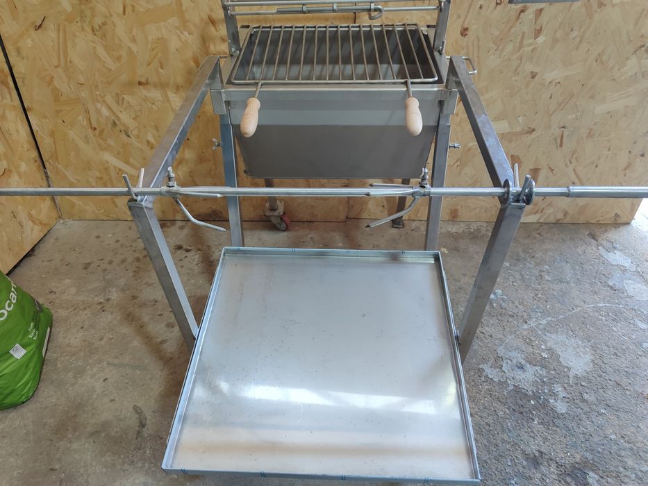 Churrasqueira inox para pernil no espeto