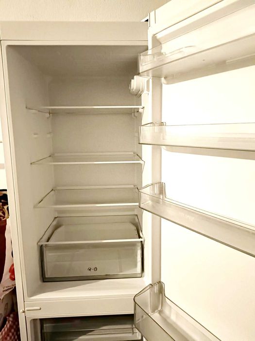 Frigorífico Combinado VOX KK3300F 
Em ótimo estado.