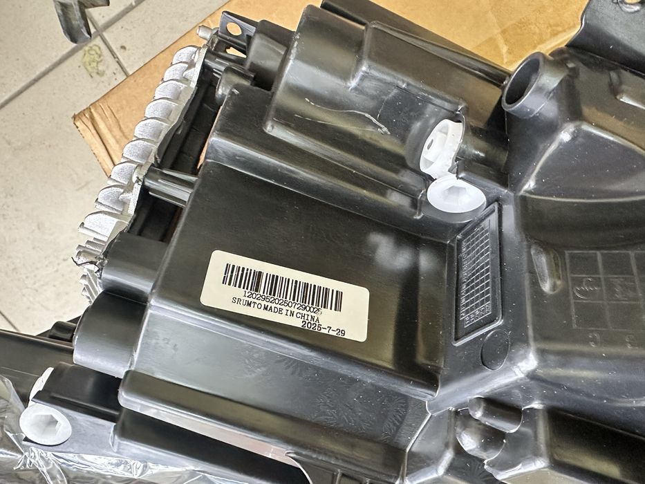 Фари Jeep Cherokee KL 2019 - з Америки, не такий бренд як у всіх