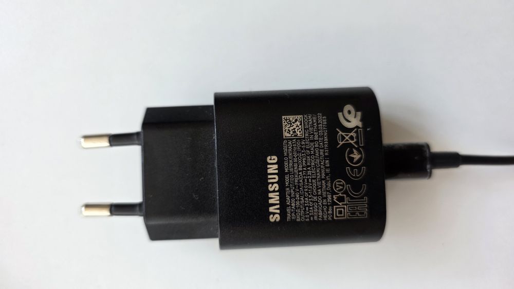 Бездротова зарядка 3-в-1 Samsung Wireless Charger Trio EP-P6300 + Блок