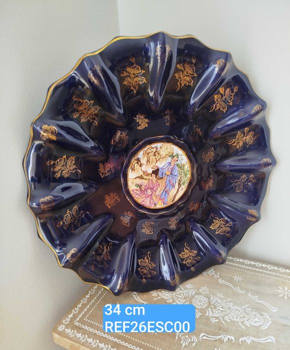 Magnífico Pratão azul cobalto, motivo oriental