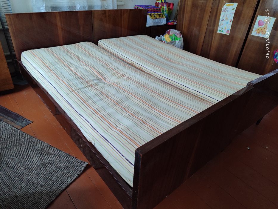 Продам радянські меблі, шафи, триляж, тумби, стіл