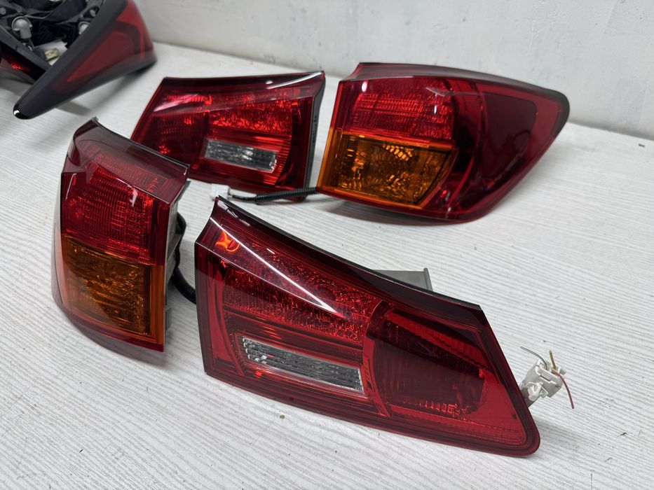 Фонари комплект Lexus IS xe2 2005+ дорест. Оригинальные
