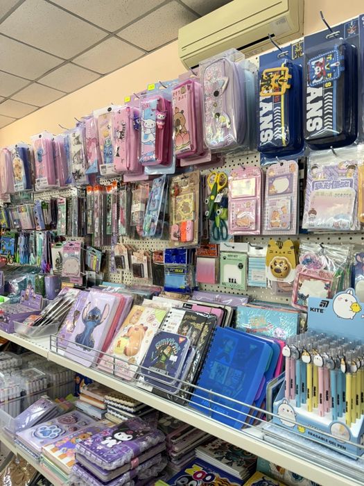 Продам меблі та обладнання для магазину канцтоварів