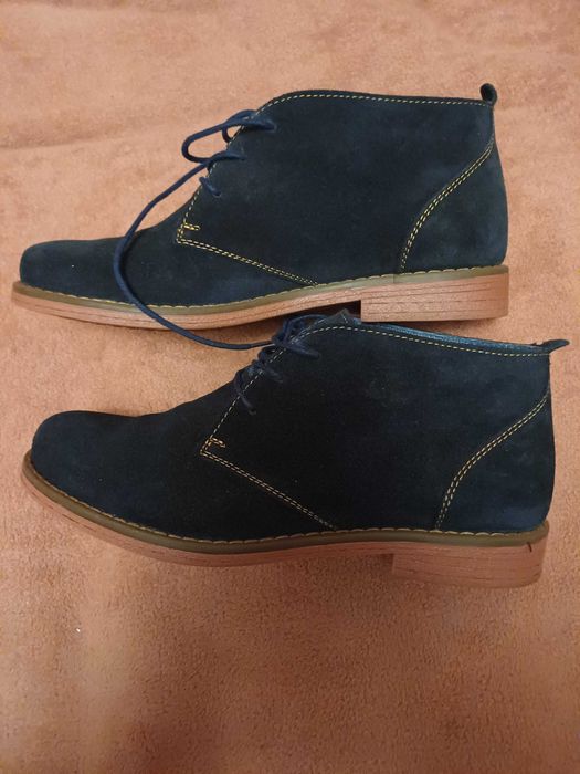 Замшевые ботинки темно-синие.