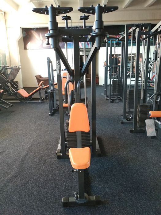 Комплекс професіональних  силових тренажерів для спортивного залу.