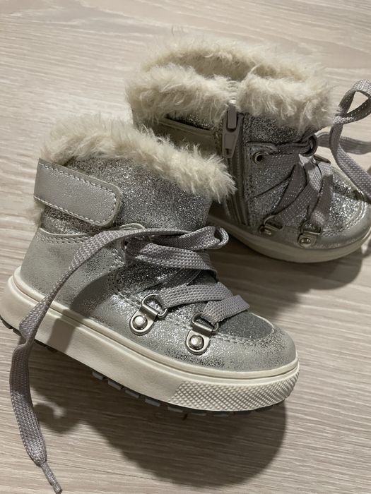 Продам дитяче взуття хайтопи zara 20,21