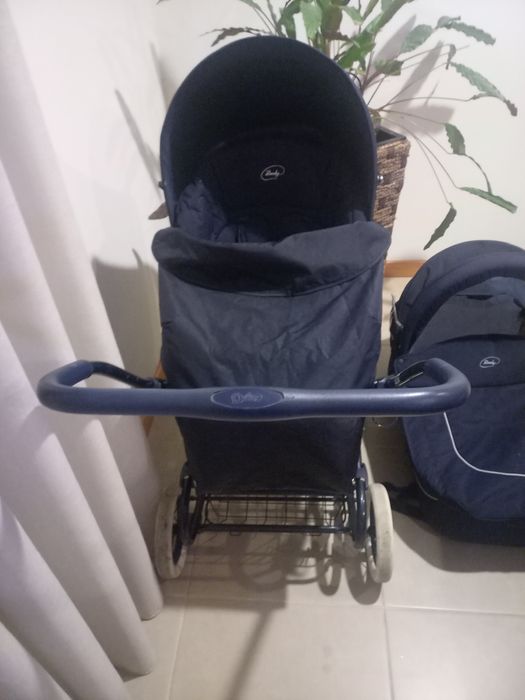 Carrinho de bebé  mais alcofa