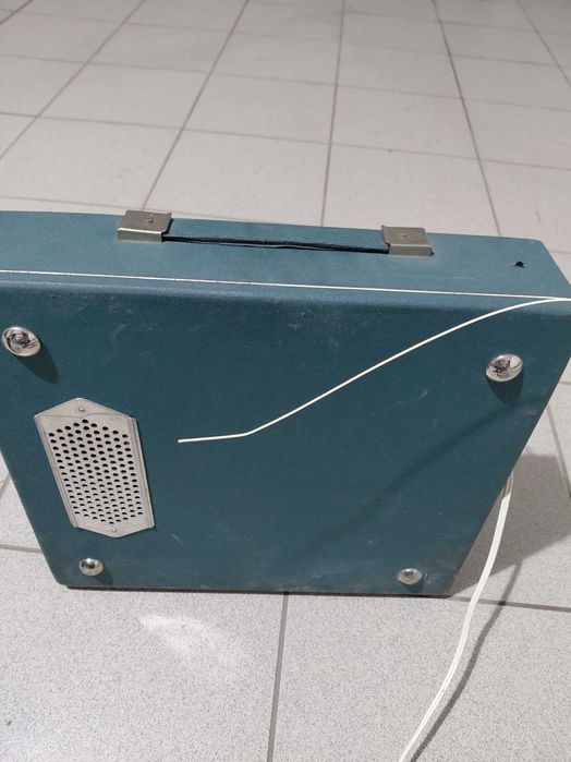 Sprzedam gramofon walizkowy PRL
