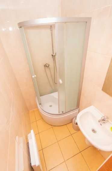 Хостел біля метро Палац Україна / Печерська №3