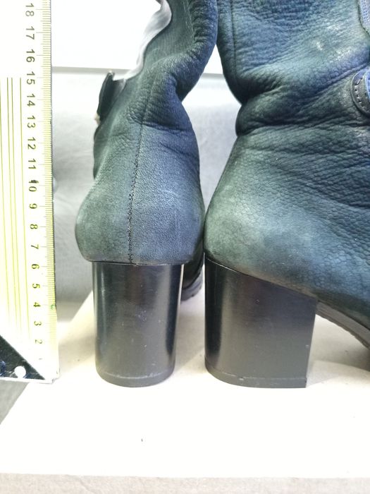 Жіночі зимові шкіряні чобітки
Продаю жіночі зимові чобітки