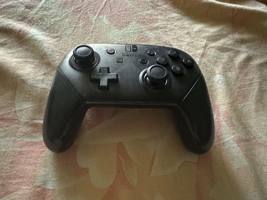 Nintendo Switch 2 + 512GB SD Express + Pro Controller + Spigen grips