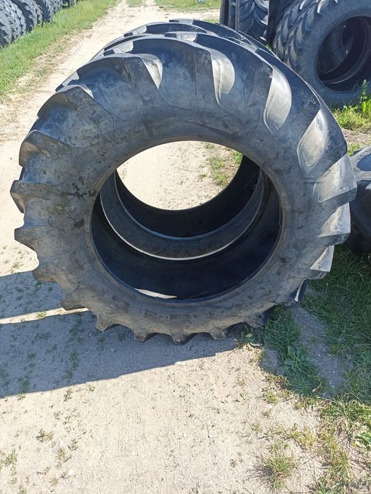 Komplet opon radialnych vredestein 16.9 R34 i 13.6 R24 (420/85) 340/85