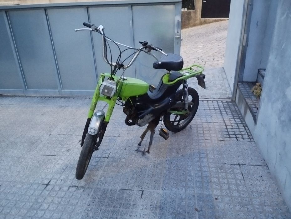 Vendo mota a pedais