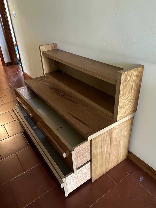 Conjunto cama + mesinhas de cabeceira + móvel de arrumação