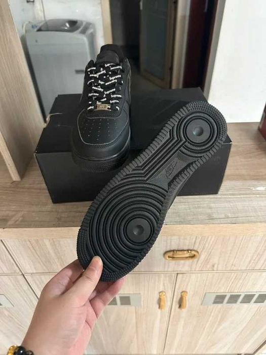 Nike_ Air_Force_1_Low_Supreme_Black Rozmiar 39