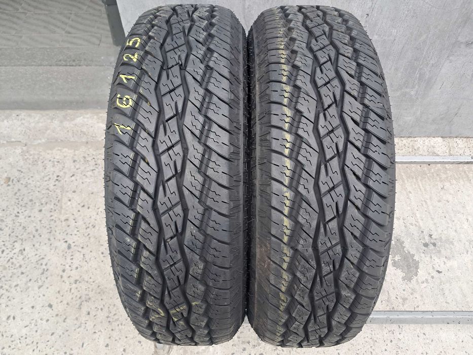 Резина всесезонна, 99%, 215/70 R16 Toyo Open Country AT + (арт 16125)