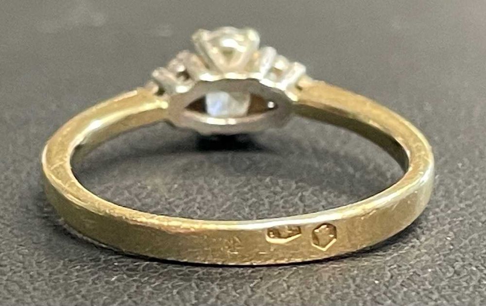 Złoty pierścionek z cyrkoniami 14kt 1,98g R11