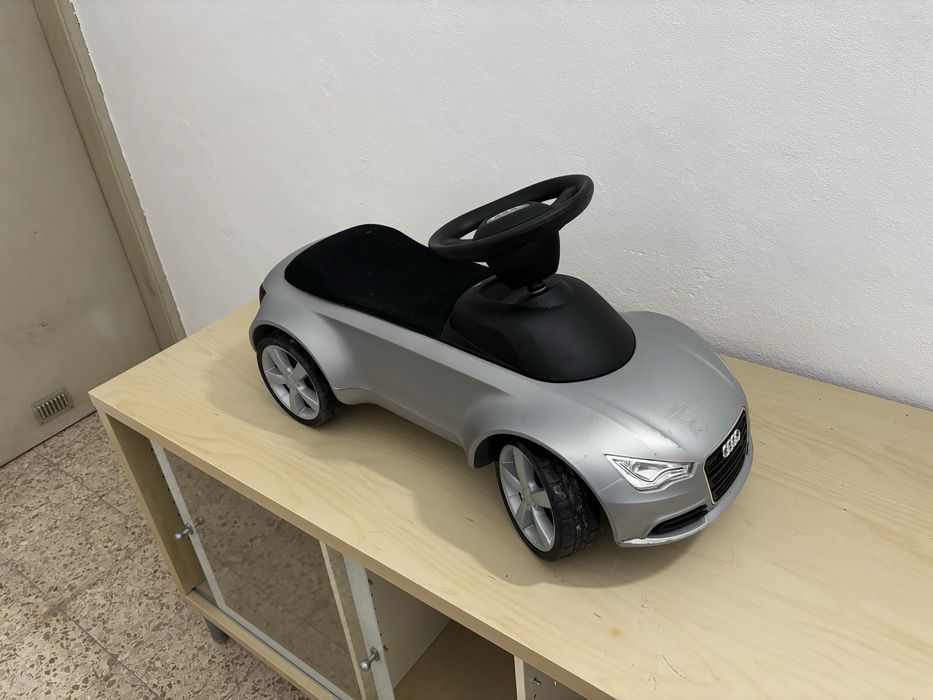 Carro audi bebé