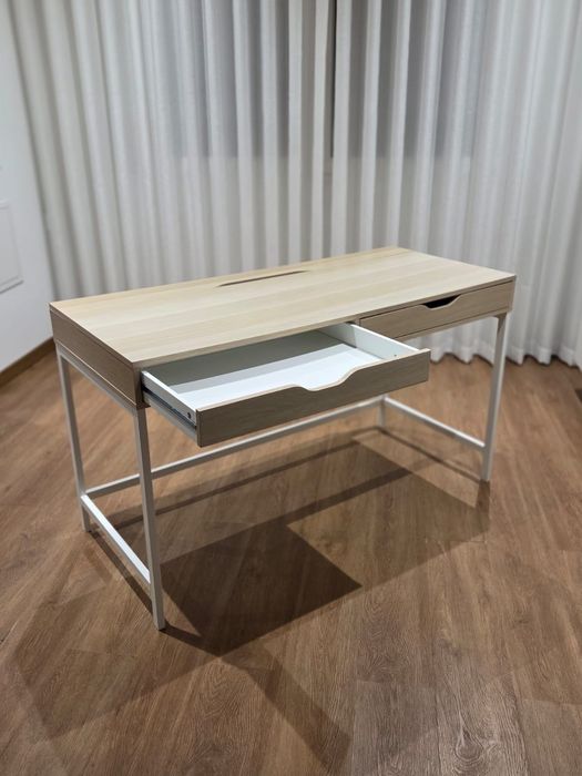 Secretária Madeira e Branca