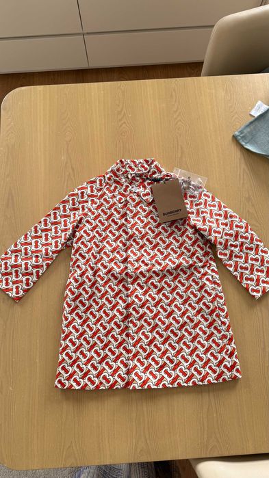 Trench coat Burberry- menina 4 anos