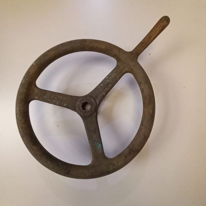 Volante de molinete em bronze