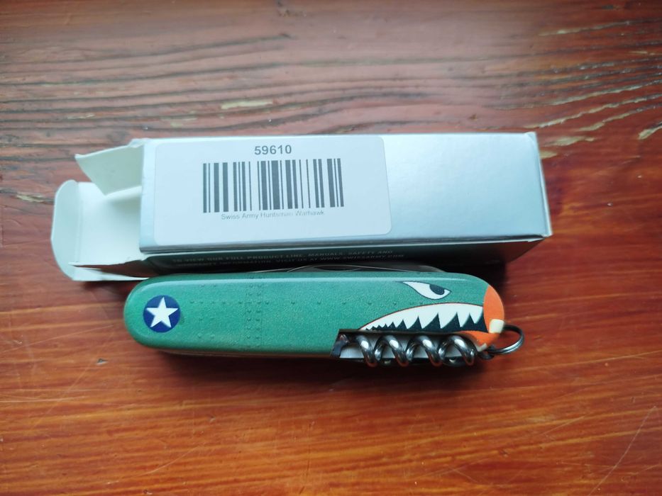 VICTORINOX Huntsman Warhawk