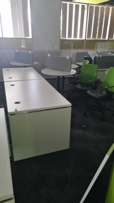 Biurko białe 140x80 cm biurka białe stoły biurowe do biur szkół domu