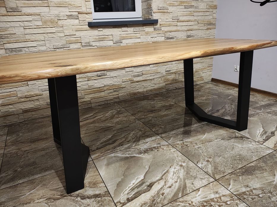 Stół dębowy 200 cm z dodatkiem żywicy